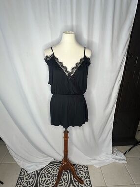 VENUS Black Lace Trim Cami Top | Flowy V-Neck Blouse | Size M